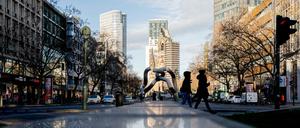 Blick von der Tauentzienstraße auf die Kaiser-Wilhelm-Gedächtnis-Kirche.