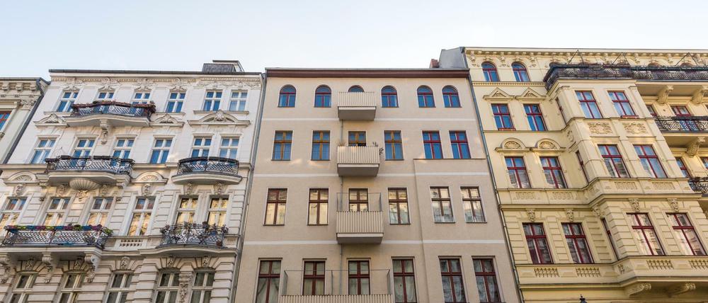 Altbauten in Berlin-Kreuzberg. Im Viertel könnten die Mieten durch den Mietendeckel besonders stark sinken.