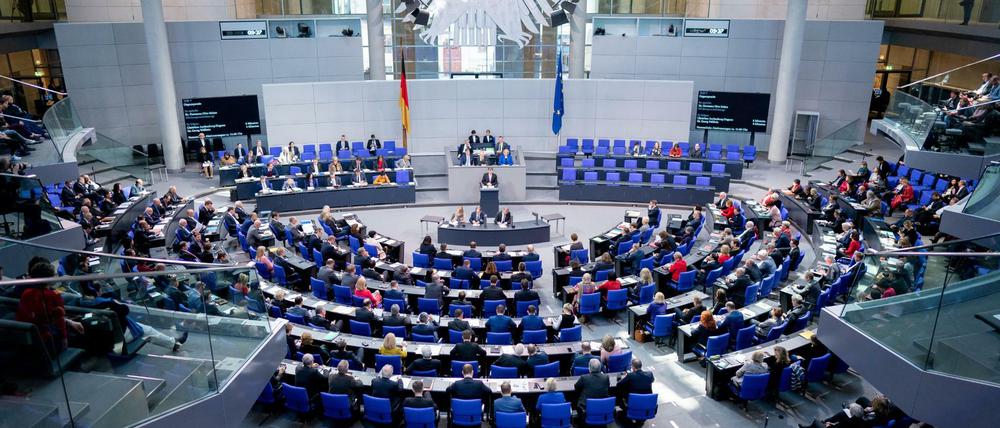 Der Bundestag: Muss er wachsen, um kleiner zu werden?