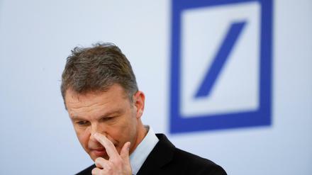 Läuft noch nicht: Trotz massiver Einsparmaßnahmen hat die Deutsche Bank erneut einen Milliardenverlust eingefahren. 