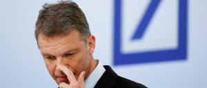 Läuft noch nicht: Trotz massiver Einsparmaßnahmen hat die Deutsche Bank erneut einen Milliardenverlust eingefahren. 