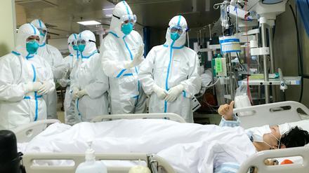 Coronavirus: Behandlung eines Kranken in einer Klinik in Wuhan.