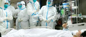 Coronavirus: Behandlung eines Kranken in einer Klinik in Wuhan. 