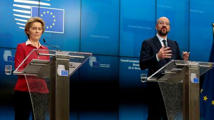 Kommissionschefin Ursula von der Leyen und Charles Michel, Präsident des Europäischen Rates, beim Abschluss des EU-Sondergipfels zum europäischen Haushalt.