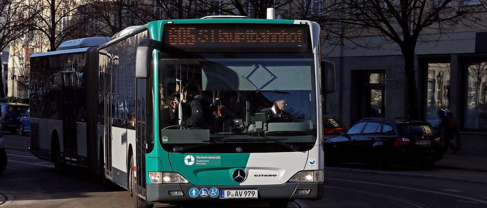 Eine Busfahrerin fuhr am Sonntag alkoholisiert Fahrgäste durch Potsdam.
