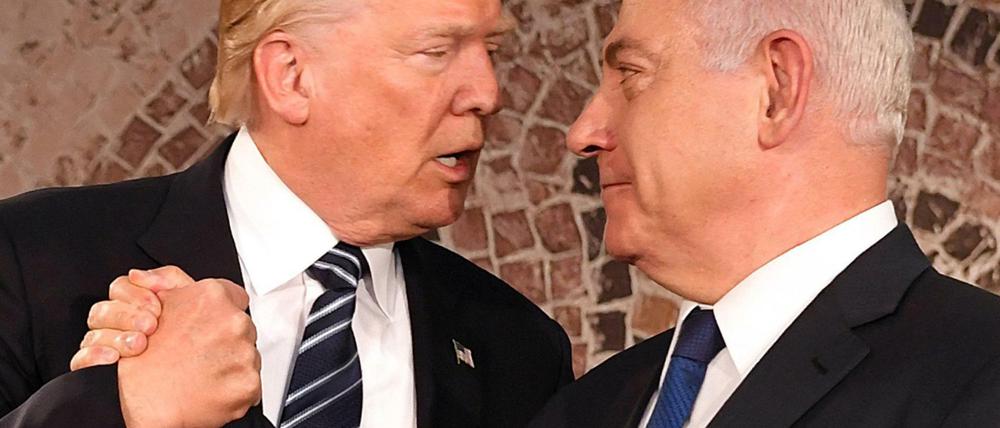 Der israelische Ministerpräsident Benjamin Netanjahu (r) und US-Präsident Donald Trump bei einem Treffen in Jerusalem im Jahr 2017.