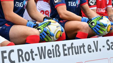 Am Rande der Bande: Für Rot-Weiß Erfurt geht es in der Regionalliga nicht weiter.