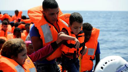 Gerettet - und dann? Viele Städte in Europa wollen helfen.