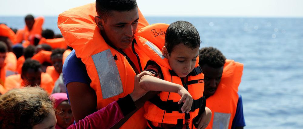Gerettet - und dann? Viele Städte in Europa wollen helfen.