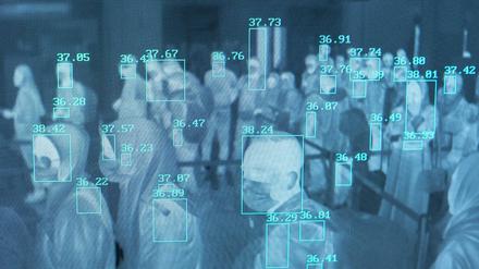 Passagiere werden bei ihrer Ankunft am Flughafen «Sultan Iskandar Muda» einem Temperatur-Scan unterzogen.