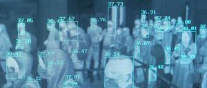 Passagiere werden bei ihrer Ankunft am Flughafen «Sultan Iskandar Muda» einem Temperatur-Scan unterzogen.
