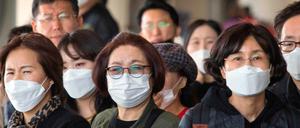 Ankommende Passagiere aus Asien am Flughafen von Los Angeles