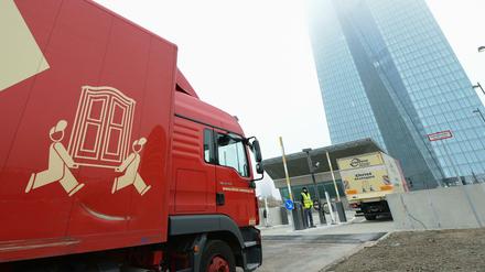 Umzugswagen dürften in Frankfurt demnächst häufiger vor den Wolkenkratzern parken. 