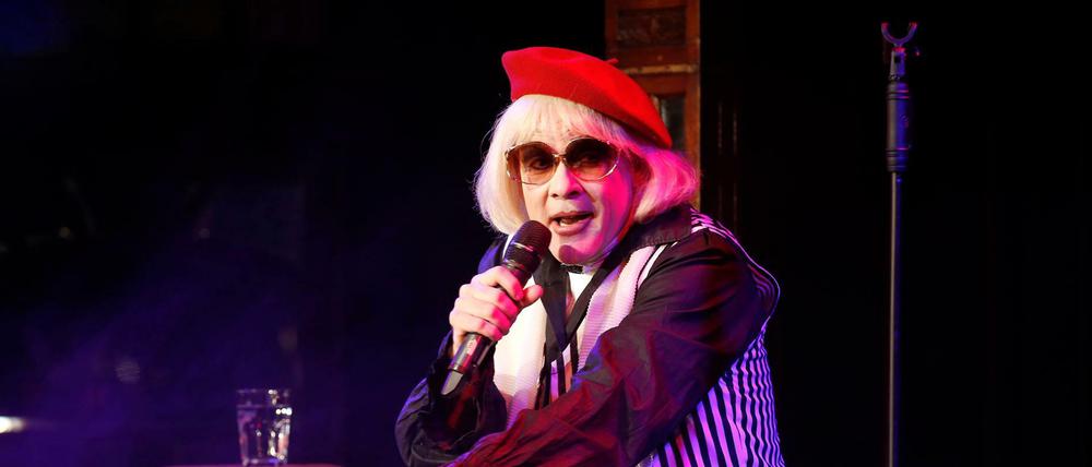 Ulrich Michael Heissig als Irmgard Knef.