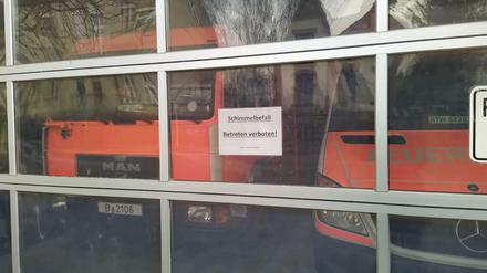 "Betreten verboten!" So sagt man nicht-amtlich, dass die Feuerwache Mahlsdorf geschlossen ist.