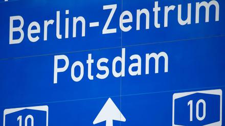 Berlin und Brandenburg: Auf dem Autobahnschild bereits eng zusammen, in der parlamentarischen Zusammenarbeit noch nicht.