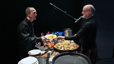 Hungrige Helden: Vor dem Kampf gegen Windmühlen gibt es Paella.