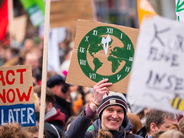 Parteienwerbung ist auf den Demos unerwünscht.