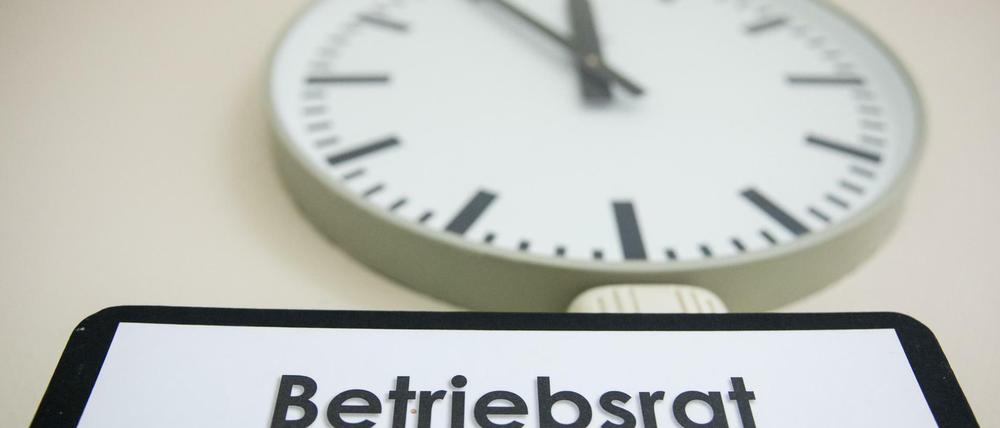 Auf Augenhöhe. Arbeitnehmer haben verschiedene Möglichkeiten in Betrieben ihre Interessen zu vertreten.