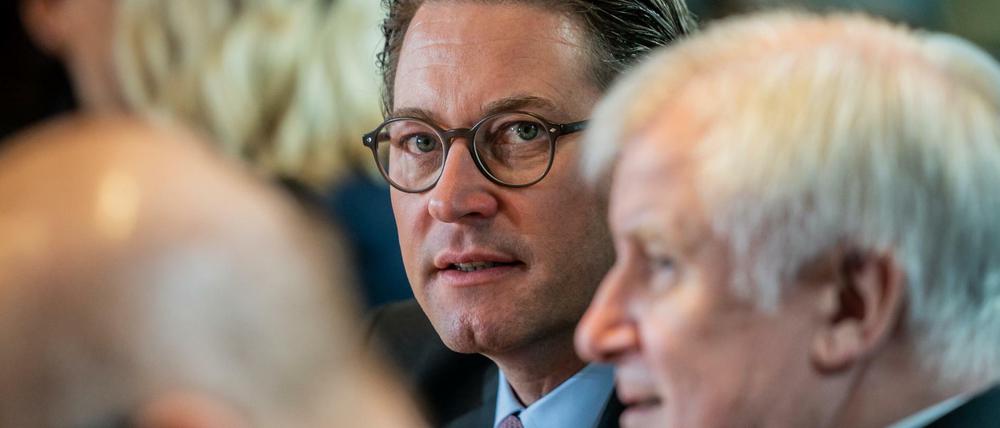 Verkehrsminister Andreas Scheuer und Innenminister Horst Seehofer (rechts, beide CSU) setzen oft auf externe Berater.