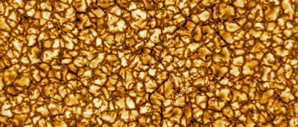 Goldig. Die Struktur der Sonnenoberfläche, aufgenommen mit dem Solarteleskop DKIST auf Hawaii