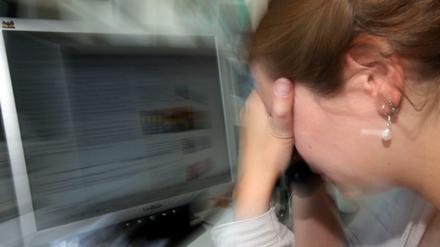 Bürostress kann auf vielfache Weise krankmachen.