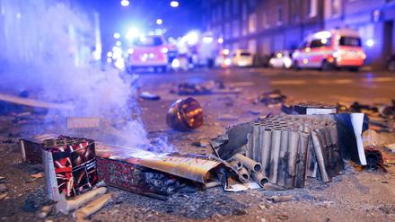 In der Silvesternacht 2019/2020 gab es verhältnismäßig wenige schwere Straftaten, die in Zusammenhang mit Böllern verübt wurden. 