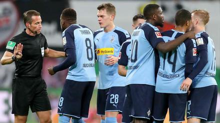 Auf dem Fußballplatz wird zuweilen mehr geredet als gespielt. So kann es nicht weitergehen.