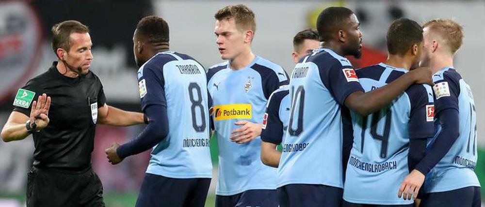 Auf dem Fußballplatz wird zuweilen mehr geredet als gespielt. So kann es nicht weitergehen.