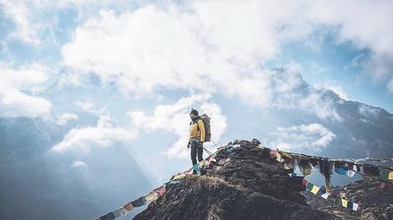 Jost Kobusch, 27, hält im Himalaya bereits mehrere Rekorde: Den Ama Dablam (6814 Meter) und Annapurna (8091 Meter) bestieg der Bielefelder als bis heute jüngster Bergsteiger im Alleingang, zwei weitere Gipfel erreichte er als erster Mensch überhaupt. Jetzt lockt der Mount Everest, mit 8848 Metern der höchste Berg der Welt.