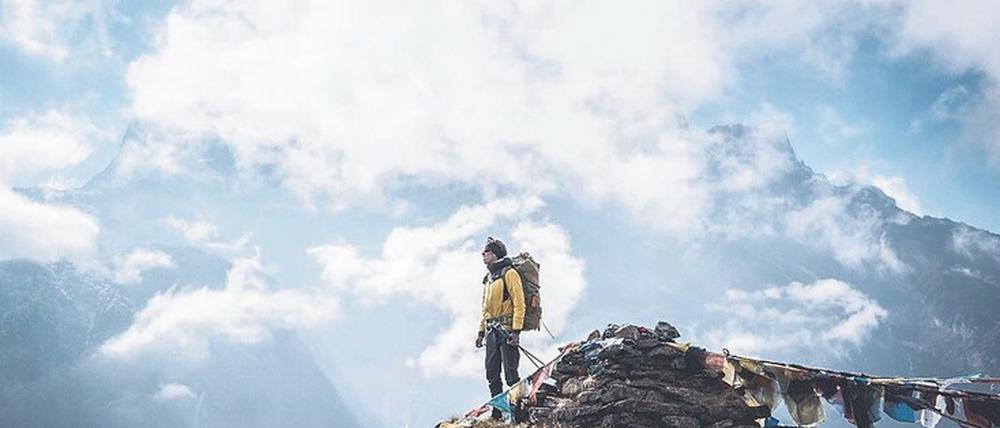 Jost Kobusch, 27, hält im Himalaya bereits mehrere Rekorde: Den Ama Dablam (6814 Meter) und Annapurna (8091 Meter) bestieg der Bielefelder als bis heute jüngster Bergsteiger im Alleingang, zwei weitere Gipfel erreichte er als erster Mensch überhaupt. Jetzt lockt der Mount Everest, mit 8848 Metern der höchste Berg der Welt.