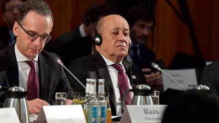 Außenminister Heiko Maas (links) und sein französischer Amtskollege Jean-Yves Le Drian bei der Kleinwaffenkontroll-Konferenz am Freitag.