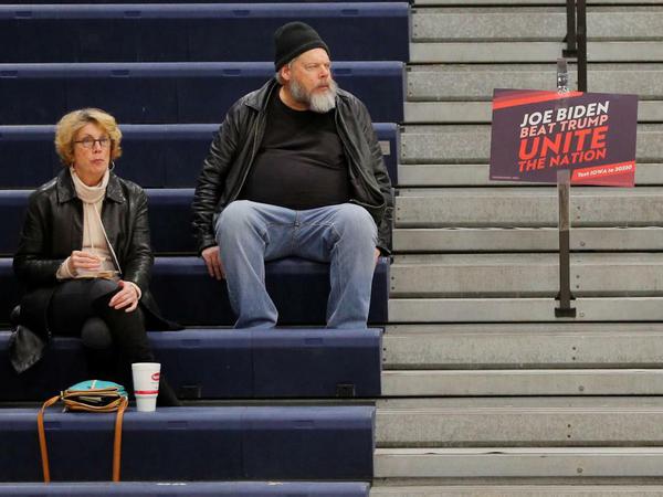 Alle etwas ratlos: In Iowa zeigte sich der mühsame und chaotische Teil der Demokratie.