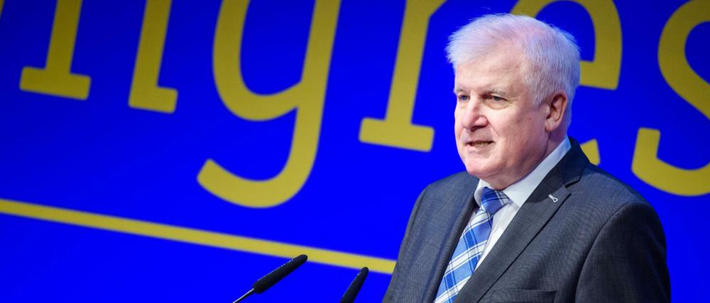 Horst Seehofer (CSU) spricht auf dem Europäischen Polizeikongress in Berlin.