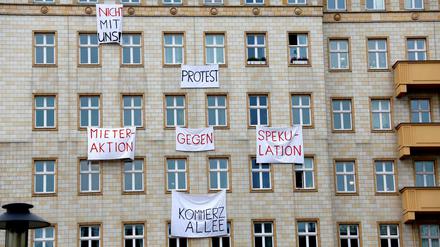 Mieter an der Karl-Marx-Allee protestierten im Frühjahr 2019 gegen steigende Mieten. 