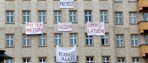 Mieter an der Karl-Marx-Allee protestierten im Frühjahr 2019 gegen steigende Mieten. 
