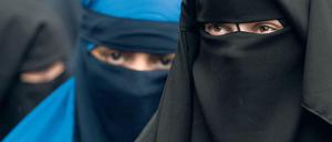 Sollen Frauen und Mädchen vollverschleiert am Unterricht teilnehmen dürfen? Darüber diskutieren mehrere Länder.