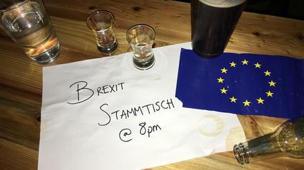Die EU-Flagge kam leider nicht zum Einsatz – außer als trauriger Getränke-Untersetzer.