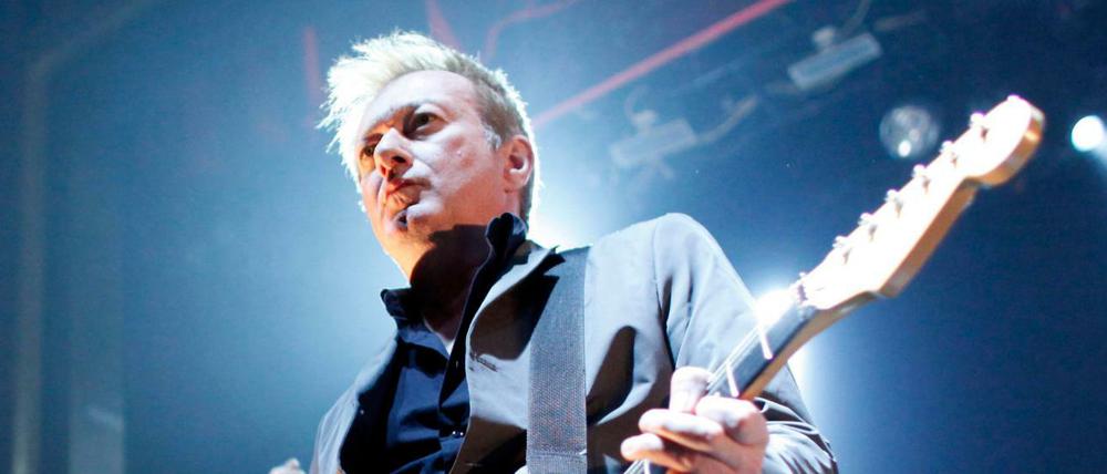 Der britische Gitarrist Andy Gill (1956-2020).