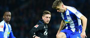 Errumpelt. Neuzugang Krzysztof Piatek (r.) machte noch das beste aus Herthas Möglichkeiten.