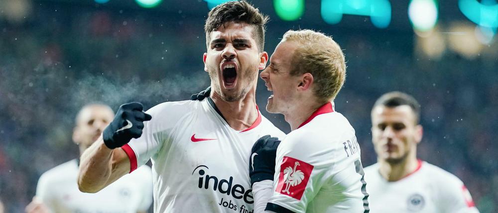 Früher Jubel. Andre Silva brachte Eintracht Frankfurt mit seinem Elfmetertor auf die Siegerstraße.
