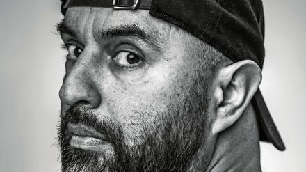 Schwört vielleicht ab. Serdar Somuncu, 51, Kabarettist, Musiker, Regisseur, Gladbach-Fan, zuletzt Talkmaster auf n-tv, öfters Gast in der ZDF-„heute-show“. Bekannt wurde er mit szenischen Lesungen aus Hitlers „Mein Kampf“. Seine neue Tour startet am 5. März. 