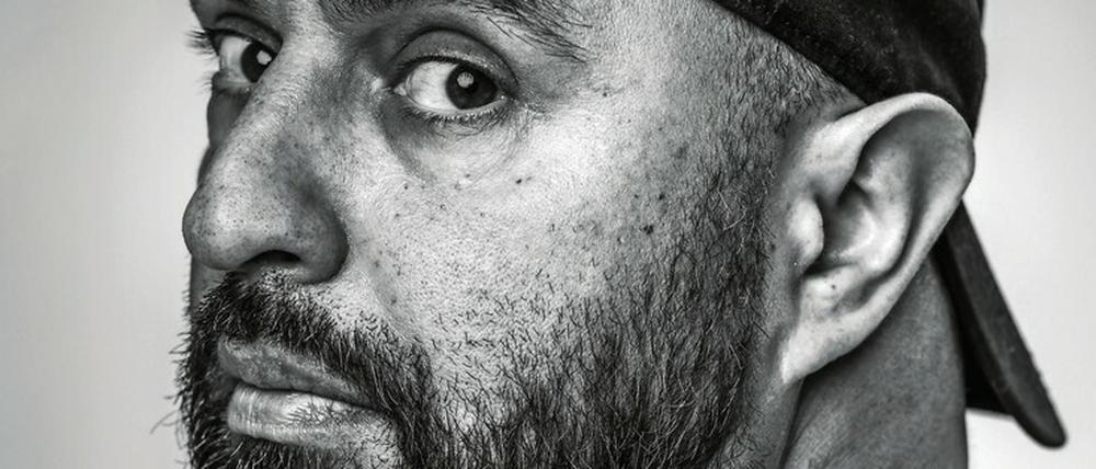Schwört vielleicht ab. Serdar Somuncu, 51, Kabarettist, Musiker, Regisseur, Gladbach-Fan, zuletzt Talkmaster auf n-tv, öfters Gast in der ZDF-„heute-show“. Bekannt wurde er mit szenischen Lesungen aus Hitlers „Mein Kampf“. Seine neue Tour startet am 5. März. 