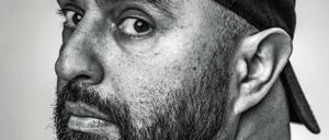 Schwört vielleicht ab. Serdar Somuncu, 51, Kabarettist, Musiker, Regisseur, Gladbach-Fan, zuletzt Talkmaster auf n-tv, öfters Gast in der ZDF-„heute-show“. Bekannt wurde er mit szenischen Lesungen aus Hitlers „Mein Kampf“. Seine neue Tour startet am 5. März. 