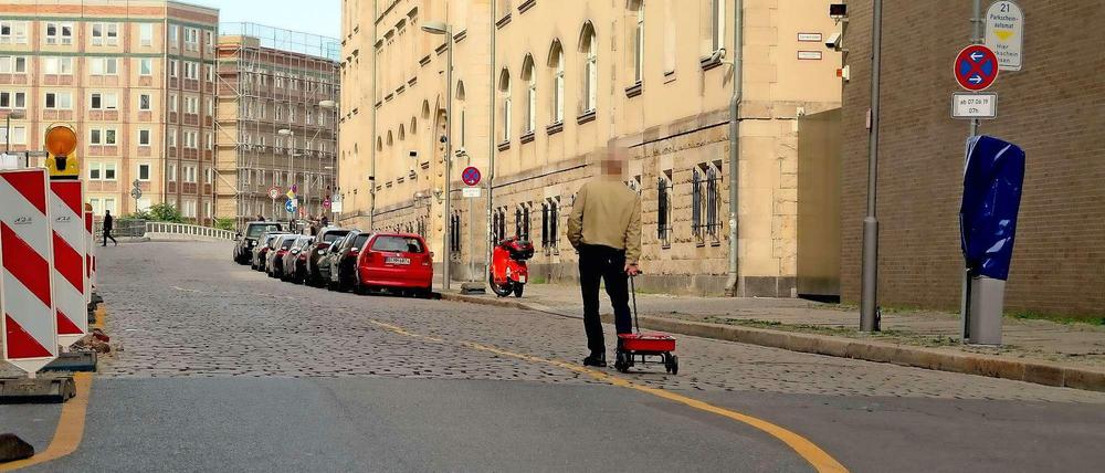 Freie Fahrt. Mit einem Bollerwagen voller Smartphones will Simon Weckert Google Maps getäuscht haben.
