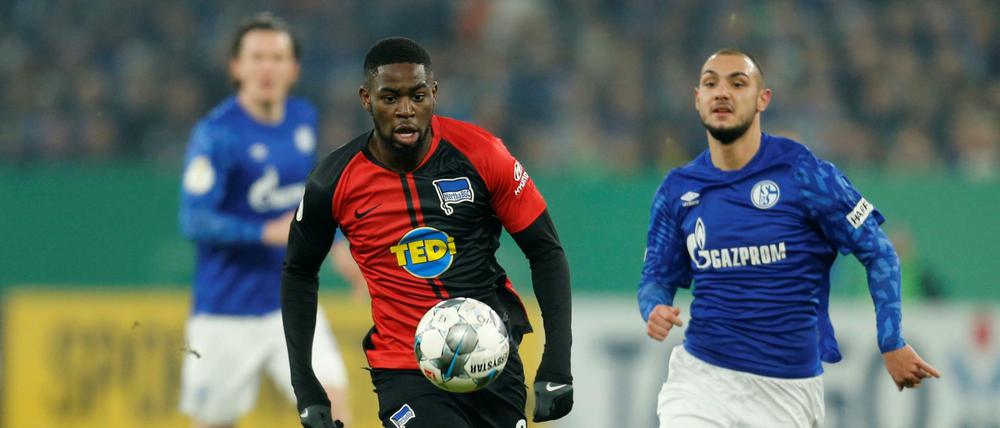 Jordan Torunarigha (links) erlebte auf Schalke einen traurigen Abend.