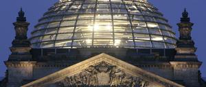 Der Bundestag muss seine Regeln ändern - und mehr Transparenz schaffen. 