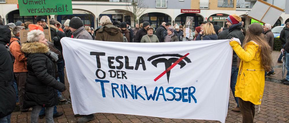Anwohner sorgen sich um ihr Trinkwasser. Die Fabrik benötigt über 300.000 Liter Wasser pro Stunde.