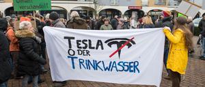 Anwohner sorgen sich um ihr Trinkwasser. Die Fabrik benötigt über 300.000 Liter Wasser pro Stunde.