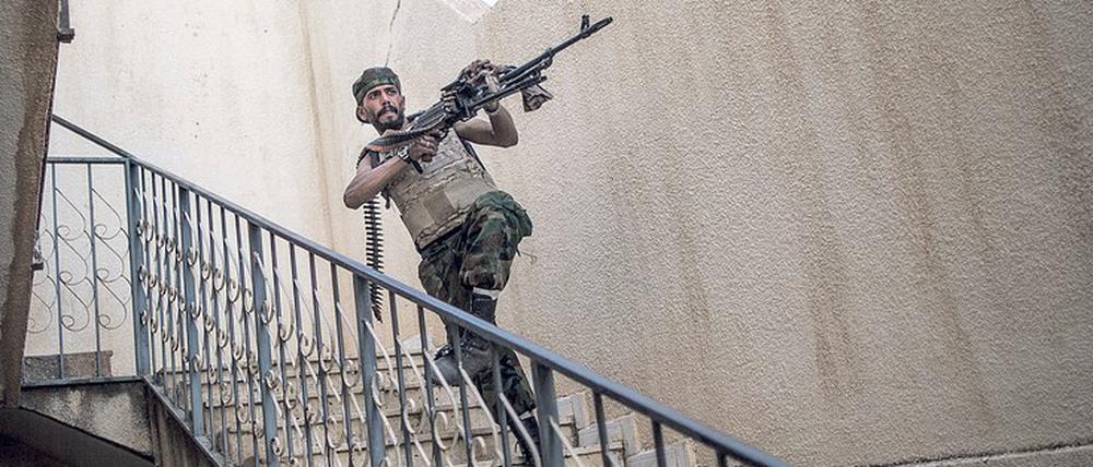Ein Kämpfer der Regierung Libyens während der Gefechte mit den Rebellen der „Libysch-Nationalen Armee“ (LNA) im Sommer 2019.